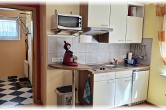 Gaestehaus-Taraba-Metzingen-Appartement-Celine-Kueche-1
